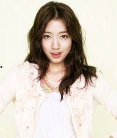 韩国明星朴信惠,璀璨星途，从天国的阶梯到爱的迫降